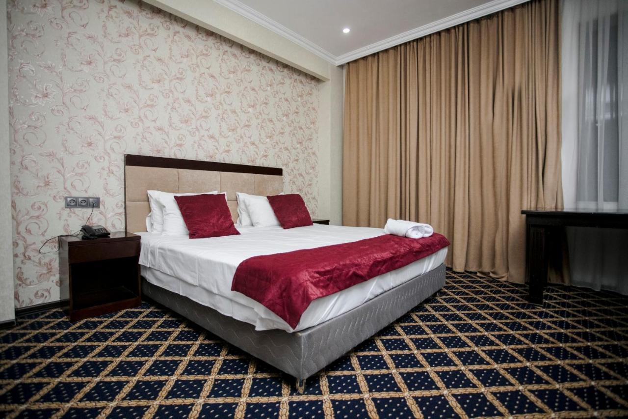 Corniche Hotel 4*