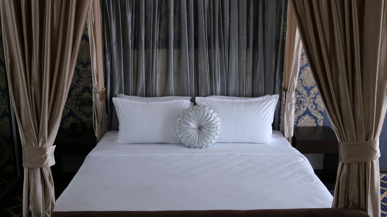 Corniche Hotel 4*